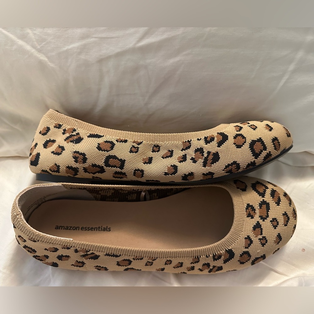 Amazon Essentials size 8.5w leopard flats
